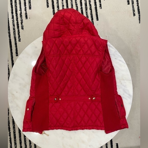 Daisy Red Quilted Puffer Vest with Hood sz M Elastic Sides - Picture 4 of 6